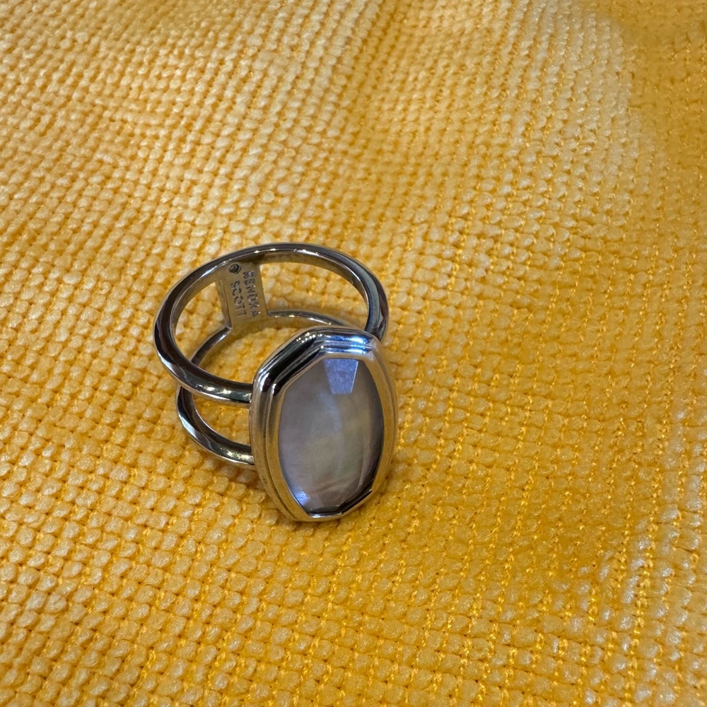 Kendra Scott Elyse mother of Pearl silver ring